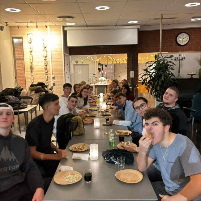 Alumnos del colegio JABY disfrutan de su despedida en el instituto de Suecia del proyecto Eramus+.